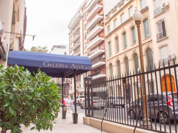 Avda. Alvear  al 1700